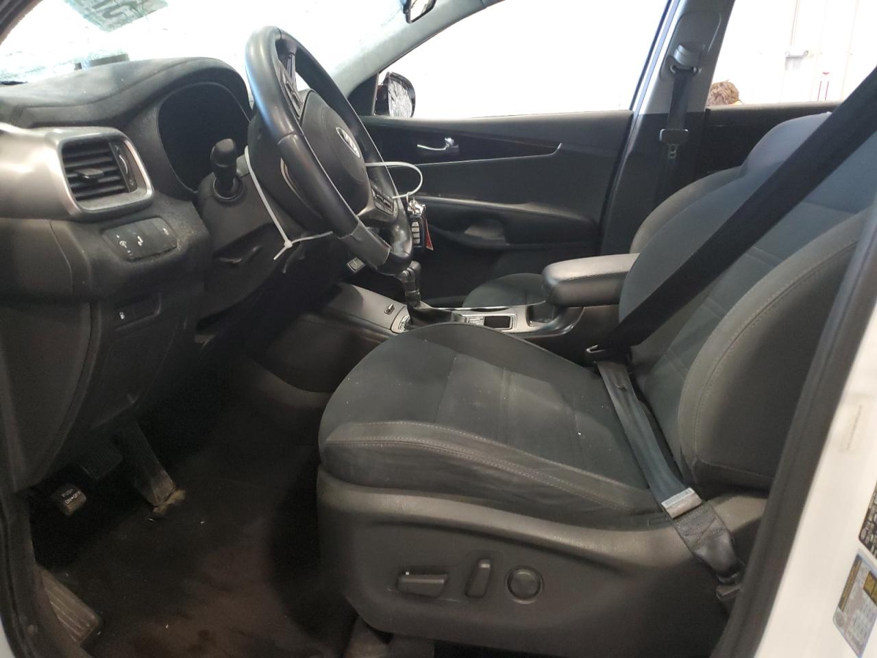 2019 Kia Sorento L VIN: 5XYPGDA38KG437641 Lot: 57094315
