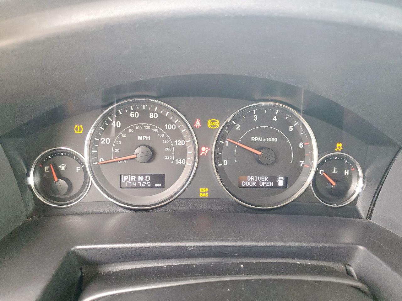 2008 Jeep Commander Sport VIN: 1J8HH48K18C116819 Lot: 57184085