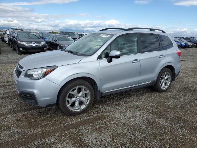  SUBARU FORESTER 2018 Серебристый