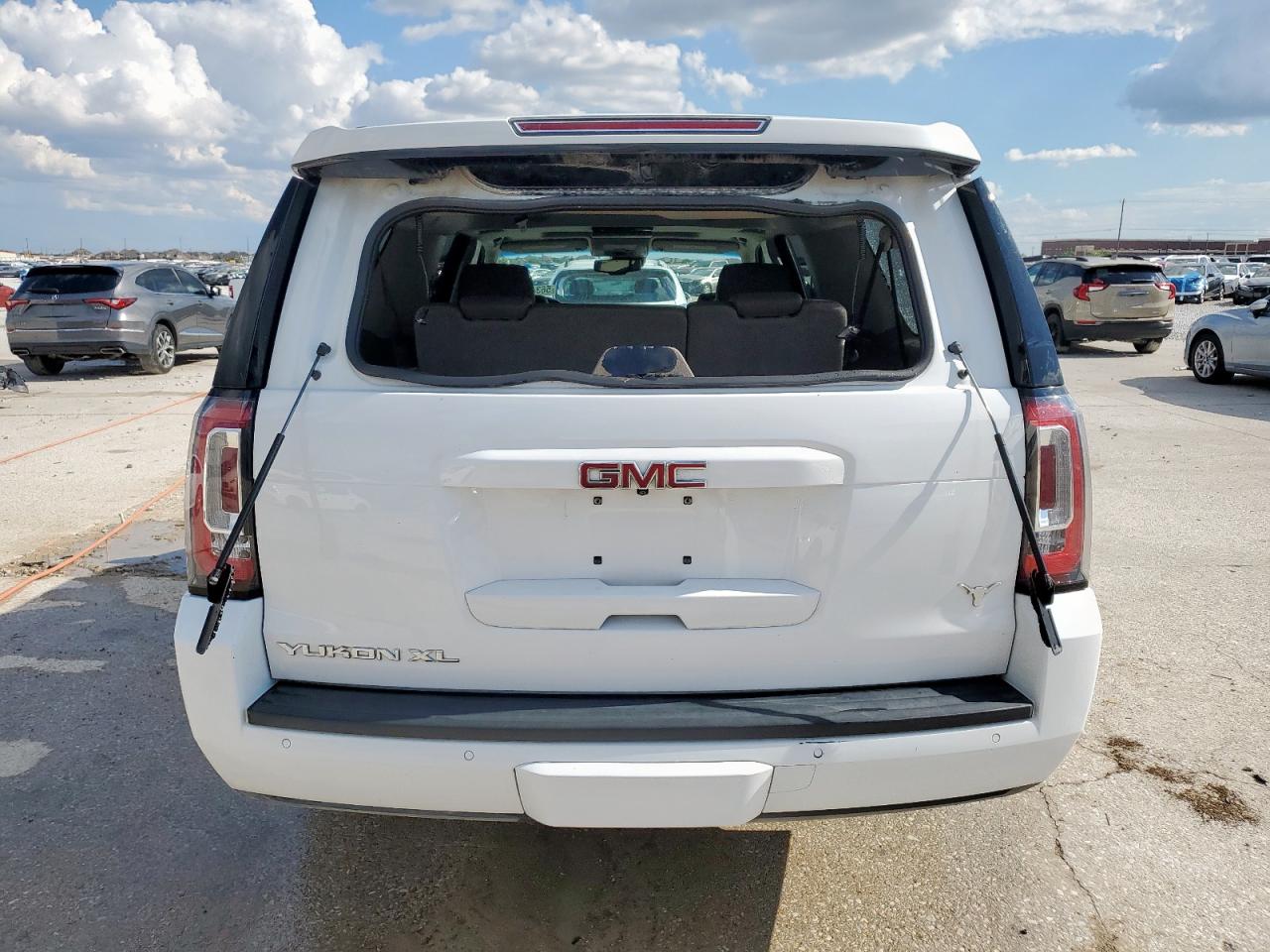 2017 GMC Yukon Xl K1500 Slt VIN: 1GKS2GKC2HR406831 Lot: 56340355