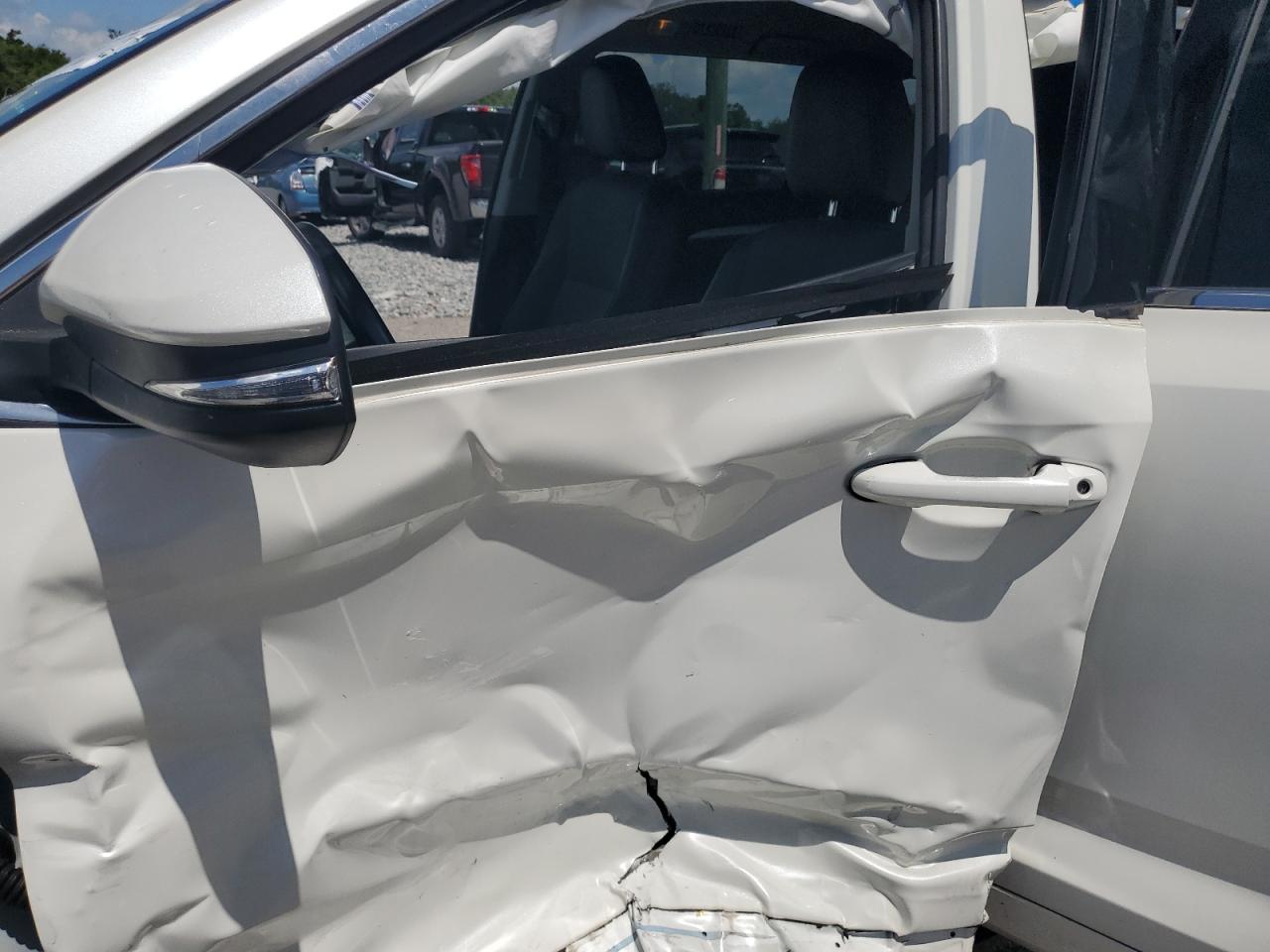 2018 Toyota Highlander Le VIN: 5TDBZRFH4JS890548 Lot: 56752715