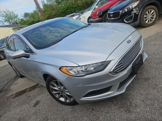 Sedans FORD FUSION 2017 Srebrny