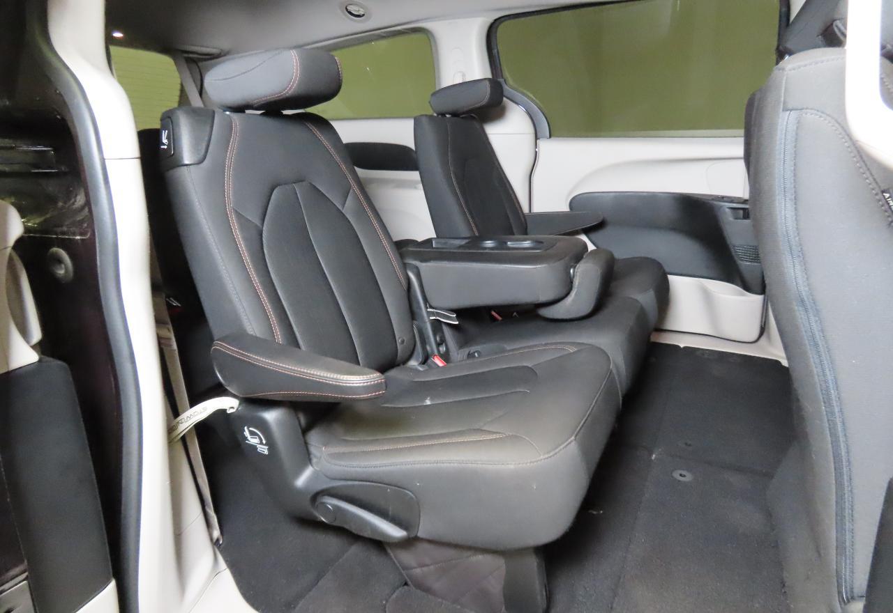 2018 Chrysler Pacifica - Image 6