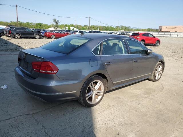 Sedans VOLKSWAGEN PASSAT 2013 Szary