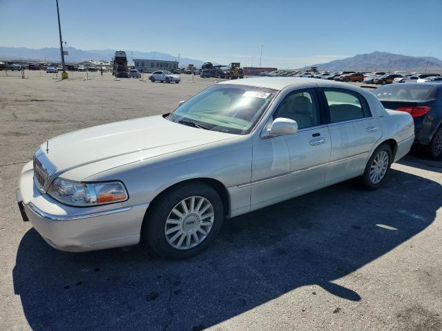 2005 Lincoln Town Car Signature