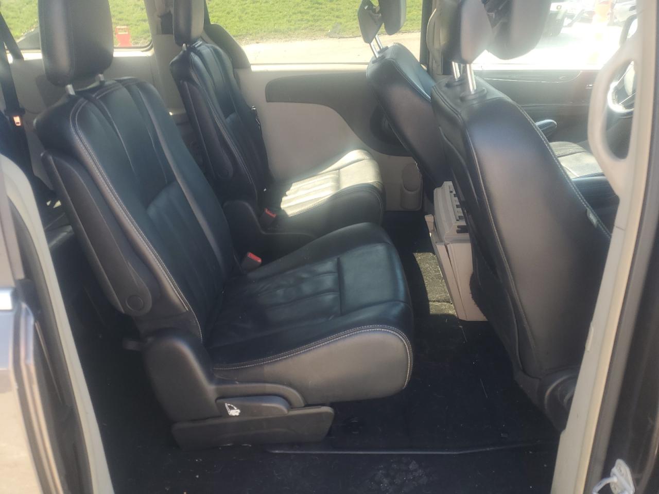 2015 Chrysler Town & Country Touring VIN: 2C4RC1BG2FR545744 Lot: 55958645