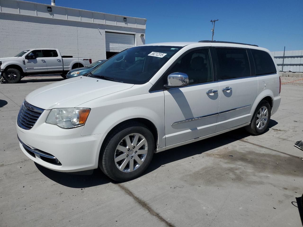 2012 Chrysler Town & Country Touring L zu verkaufen in Farr West, UT - Front End