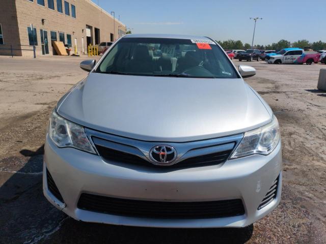  TOYOTA CAMRY 2013 Серебристый