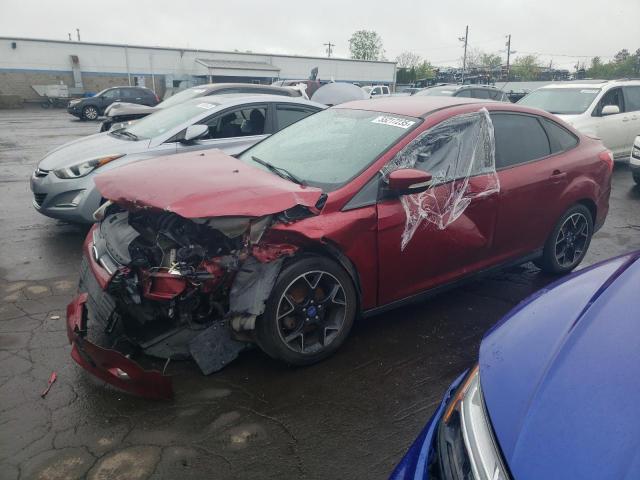 Sedans FORD FOCUS 2013 Czerwony