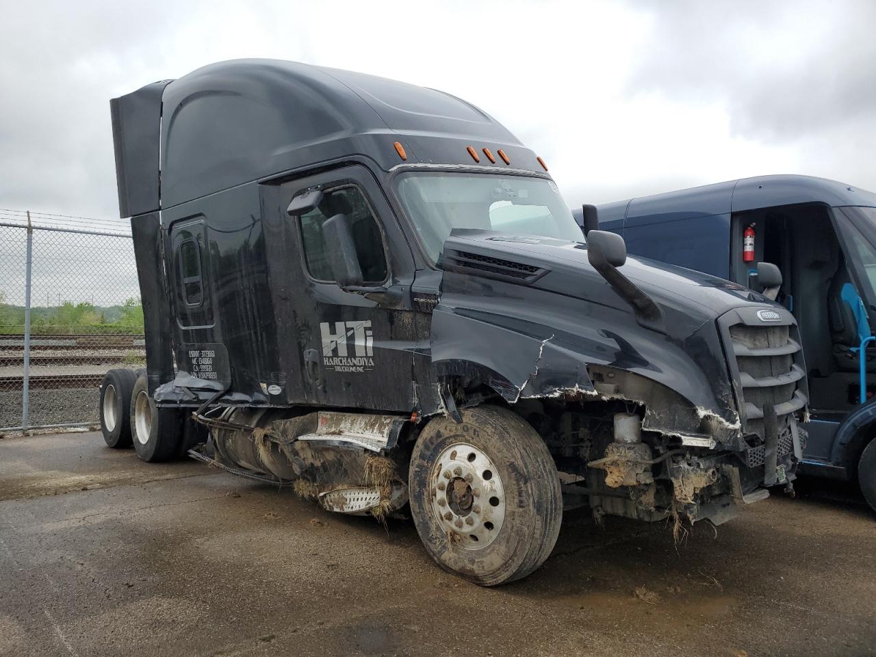 2019 Freightliner Cascadia 126 Semi Truck იყიდება Moraine-ში, OH - All Over