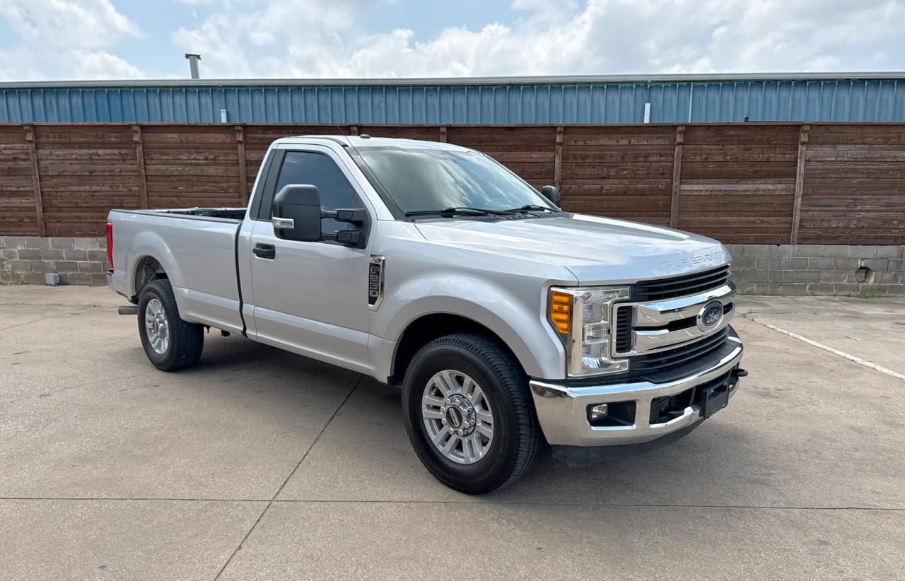 2017 Ford F250 Super Duty for Sale in Grand Prairie, TX - Minor Dent/Scratches