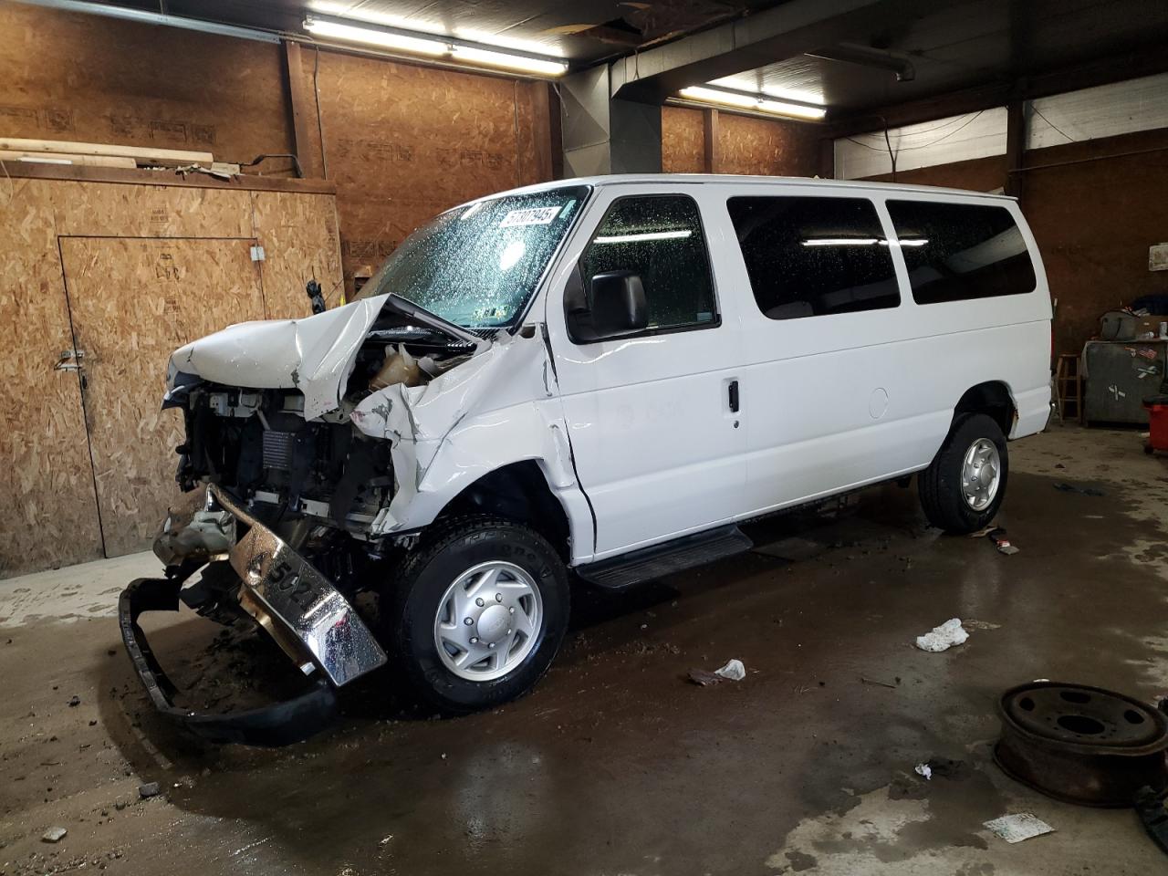 Ebensburg, PA에서 판매 중인 2011 Ford Econoline E350 Super Duty Wagon - Front End
