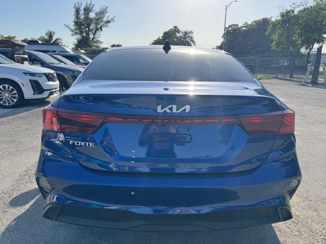  KIA FORTE 2022 Granatowy