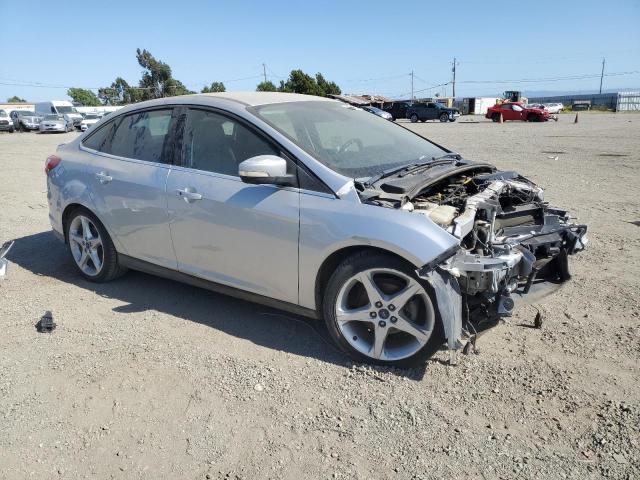 Sedans FORD FOCUS 2012 Srebrny