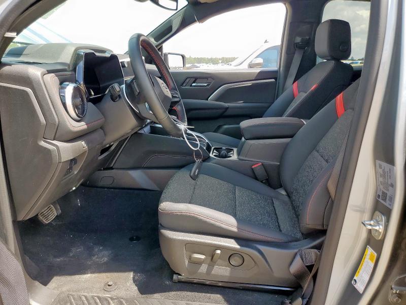  CHEVROLET COLORADO 2024 Srebrny