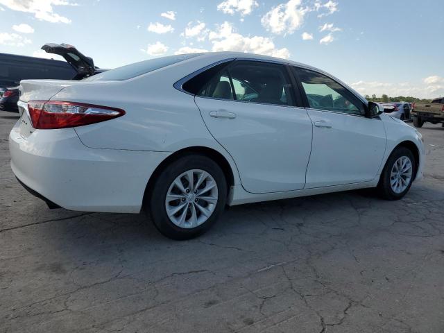 Sedans TOYOTA CAMRY 2016 White