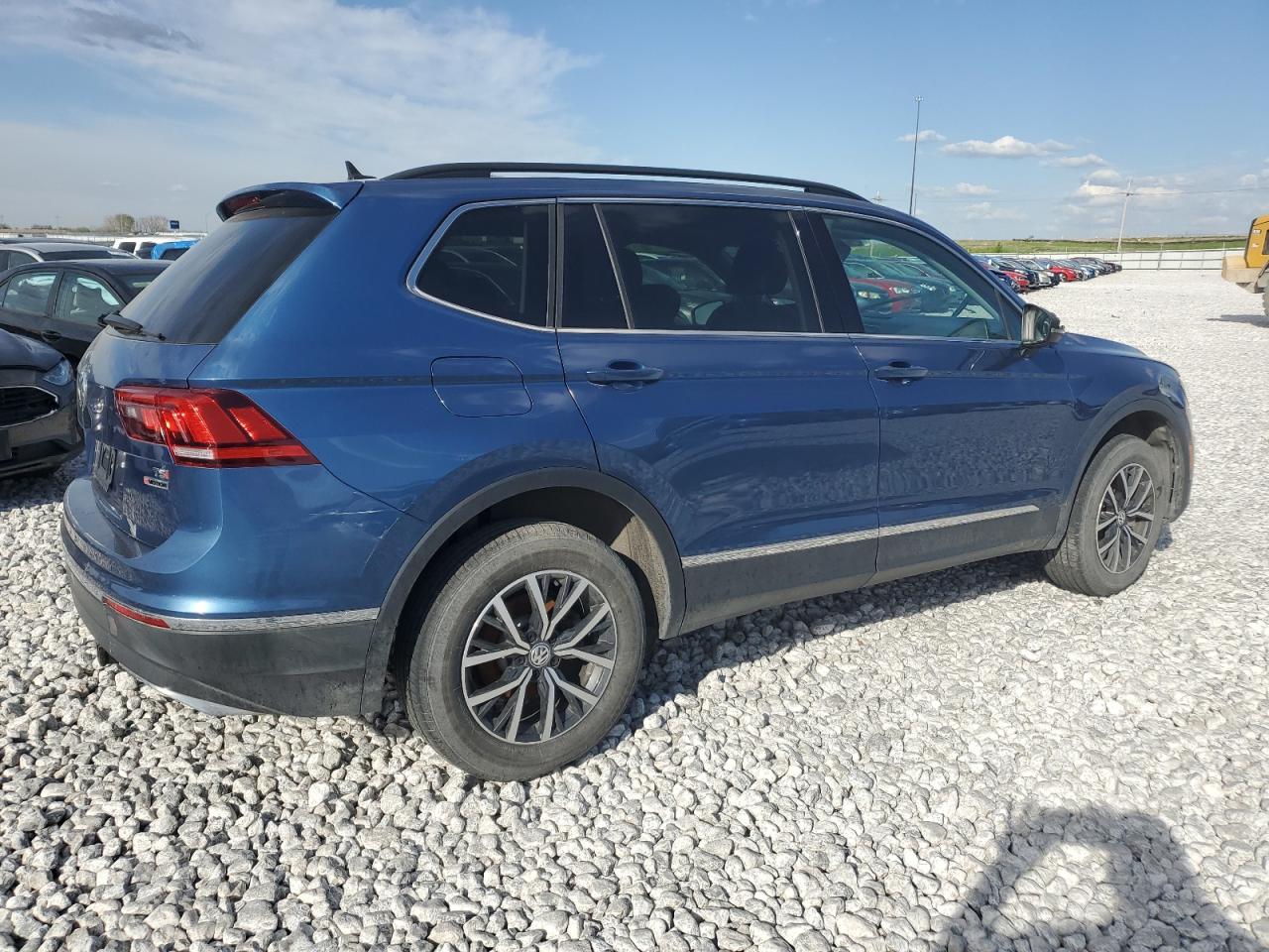 2018 Volkswagen Tiguan - Image 3