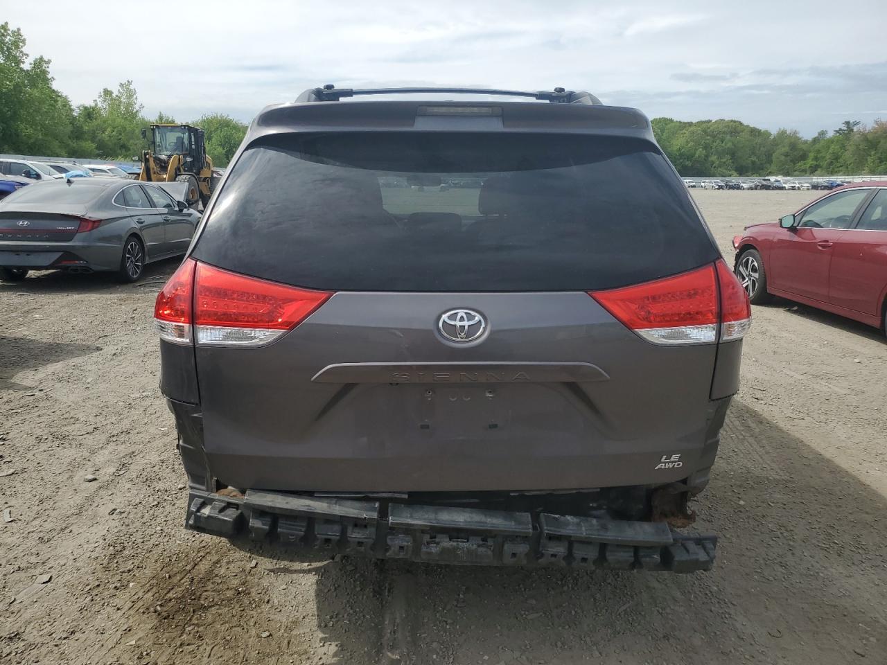 2011 Toyota Sienna Le VIN: 5TDJK3DC3BS021400 Lot: 56679375