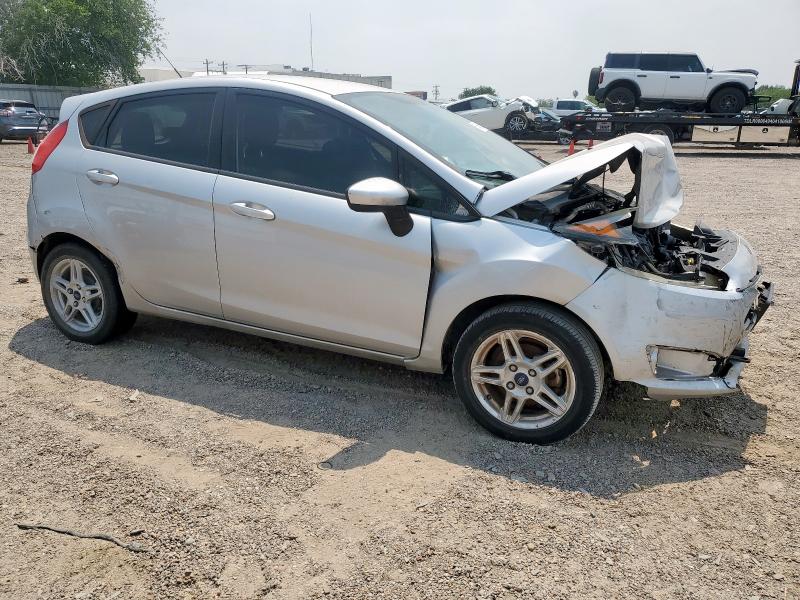  FORD FIESTA 2017 Серебристый
