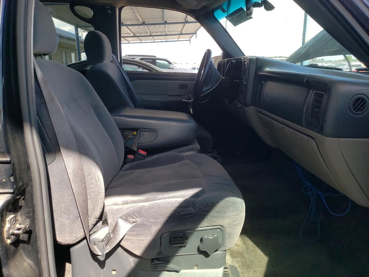 2002 Chevrolet Tahoe C1500 VIN: 1GNEC13V32J215385 Lot: 56666035