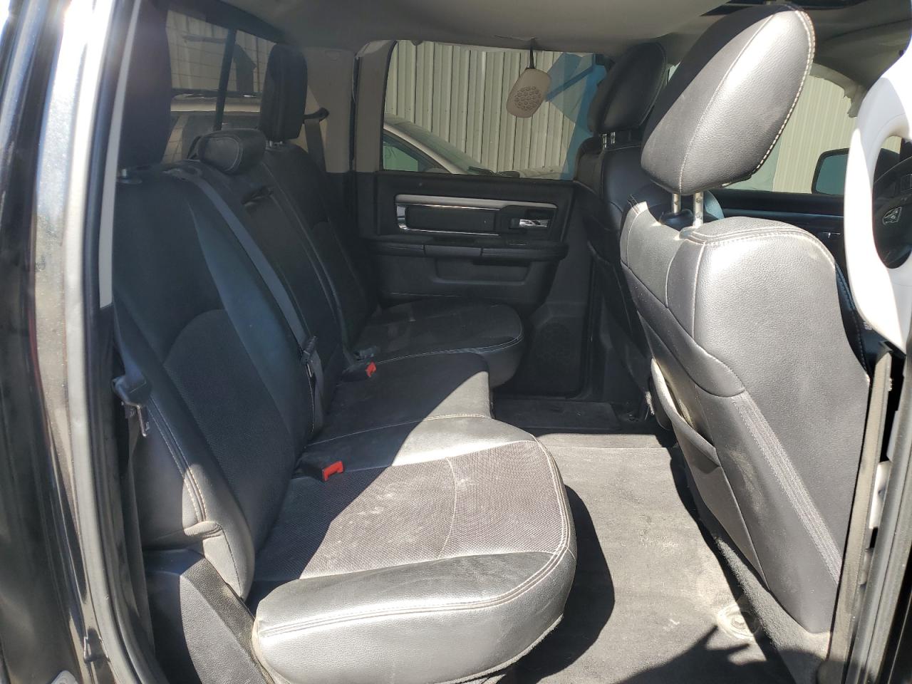 2015 RAM 1500 - Image 10