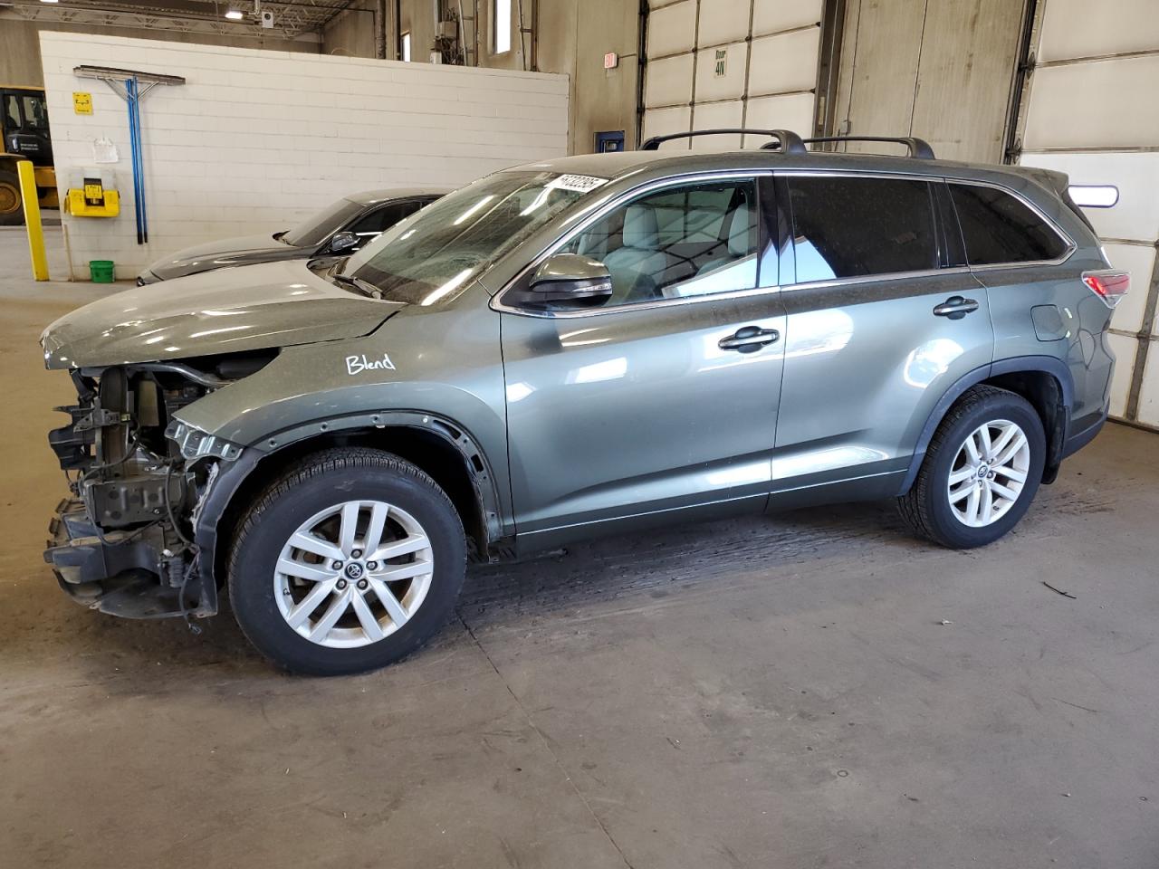 2016 Toyota Highlander Le for Sale in Blaine, MN - Front End