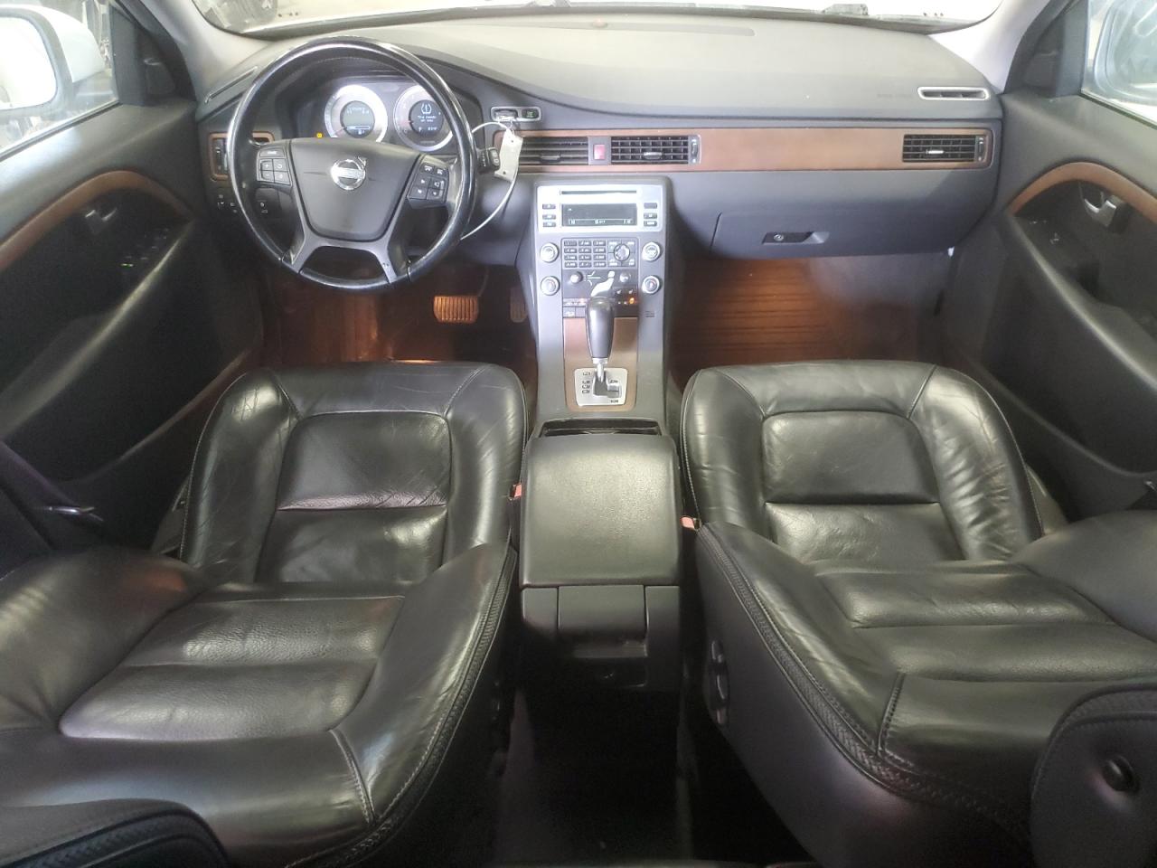2010 Volvo Xc70 3.2 VIN: YV4960BZ7A1087826 Lot: 57203435