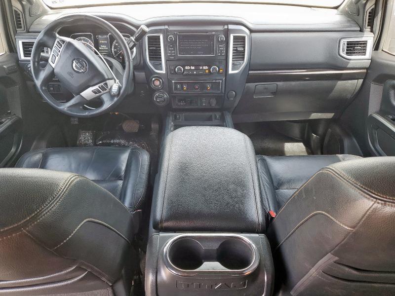  NISSAN TITAN 2018 Czarny
