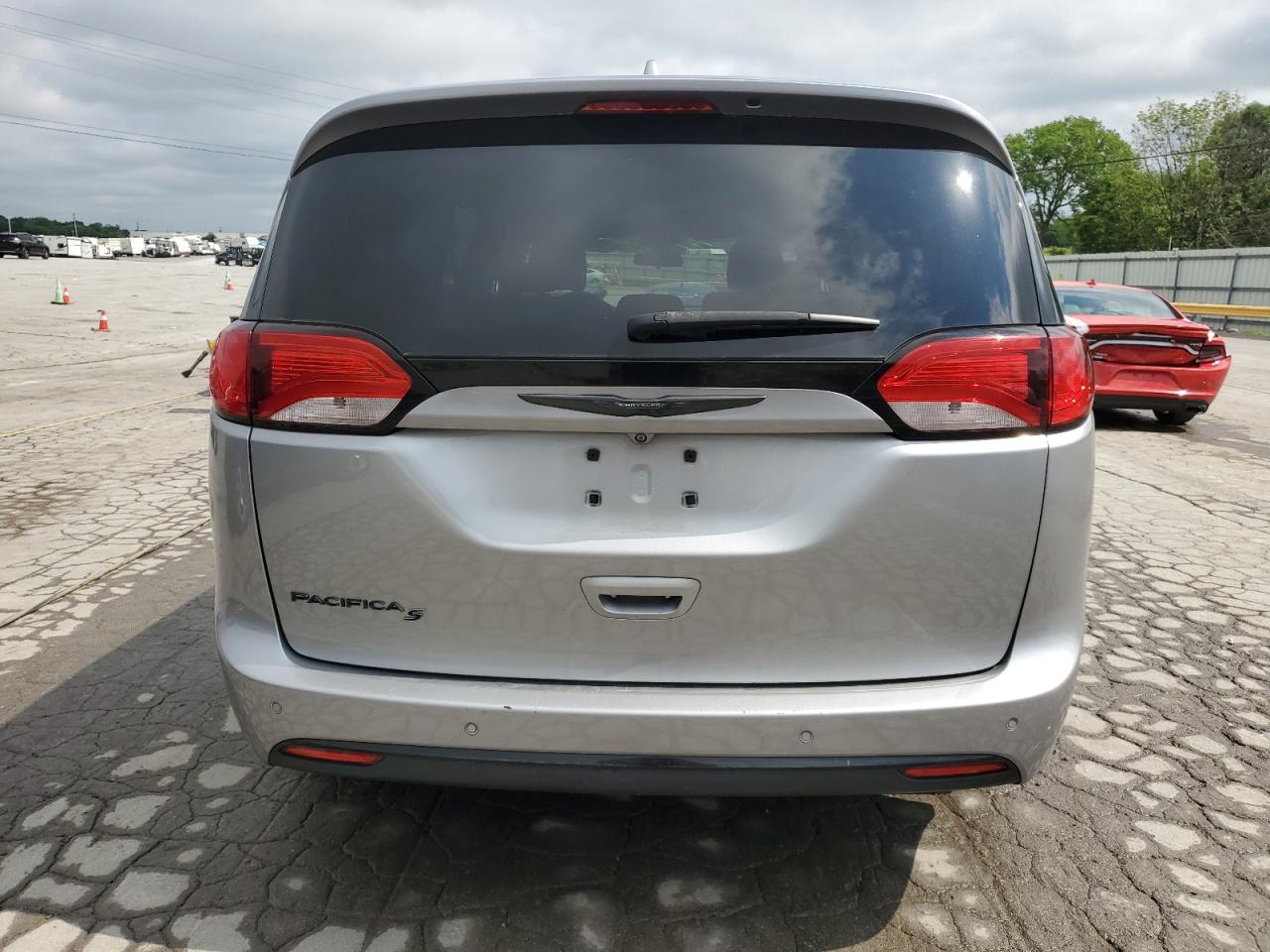 2018 Chrysler Pacifica Touring Plus VIN: 2C4RC1FG8JR358284 Lot: 57070255