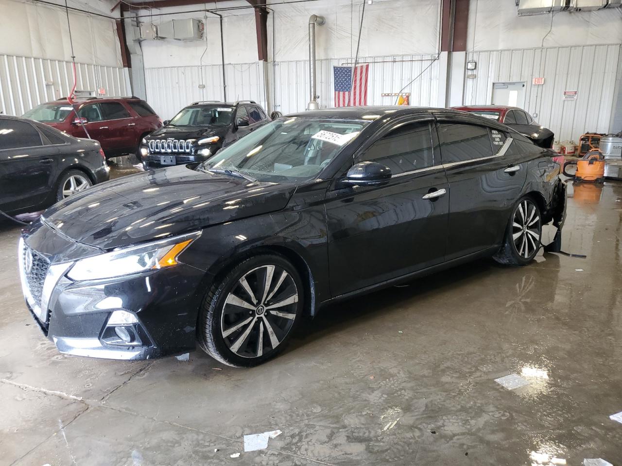 2019 Nissan Altima Platinum for Sale in Franklin, WI - Rear End