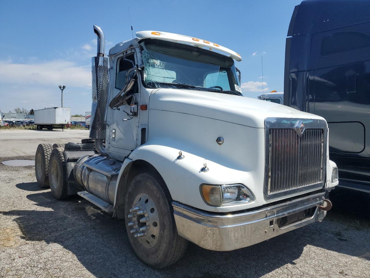 2006 International 9200I Semi Truck for Sale in Dyer, IN - Side