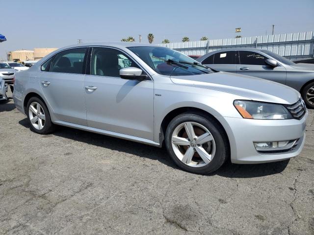  VOLKSWAGEN PASSAT 2015 Srebrny