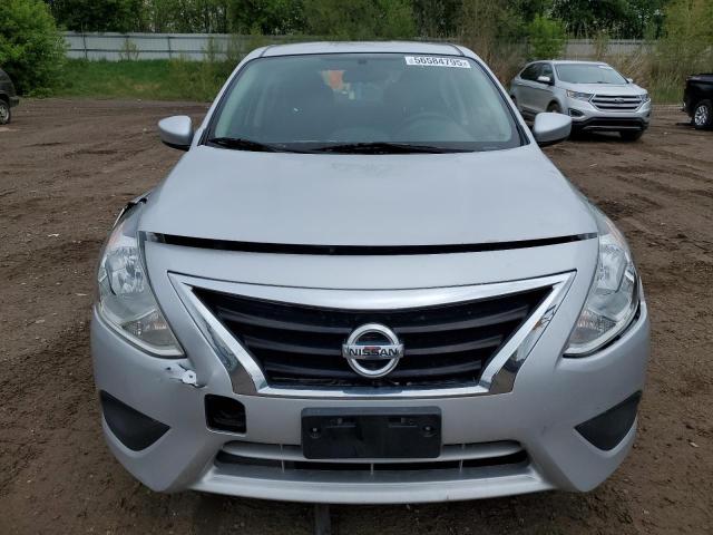  NISSAN VERSA 2019 Srebrny