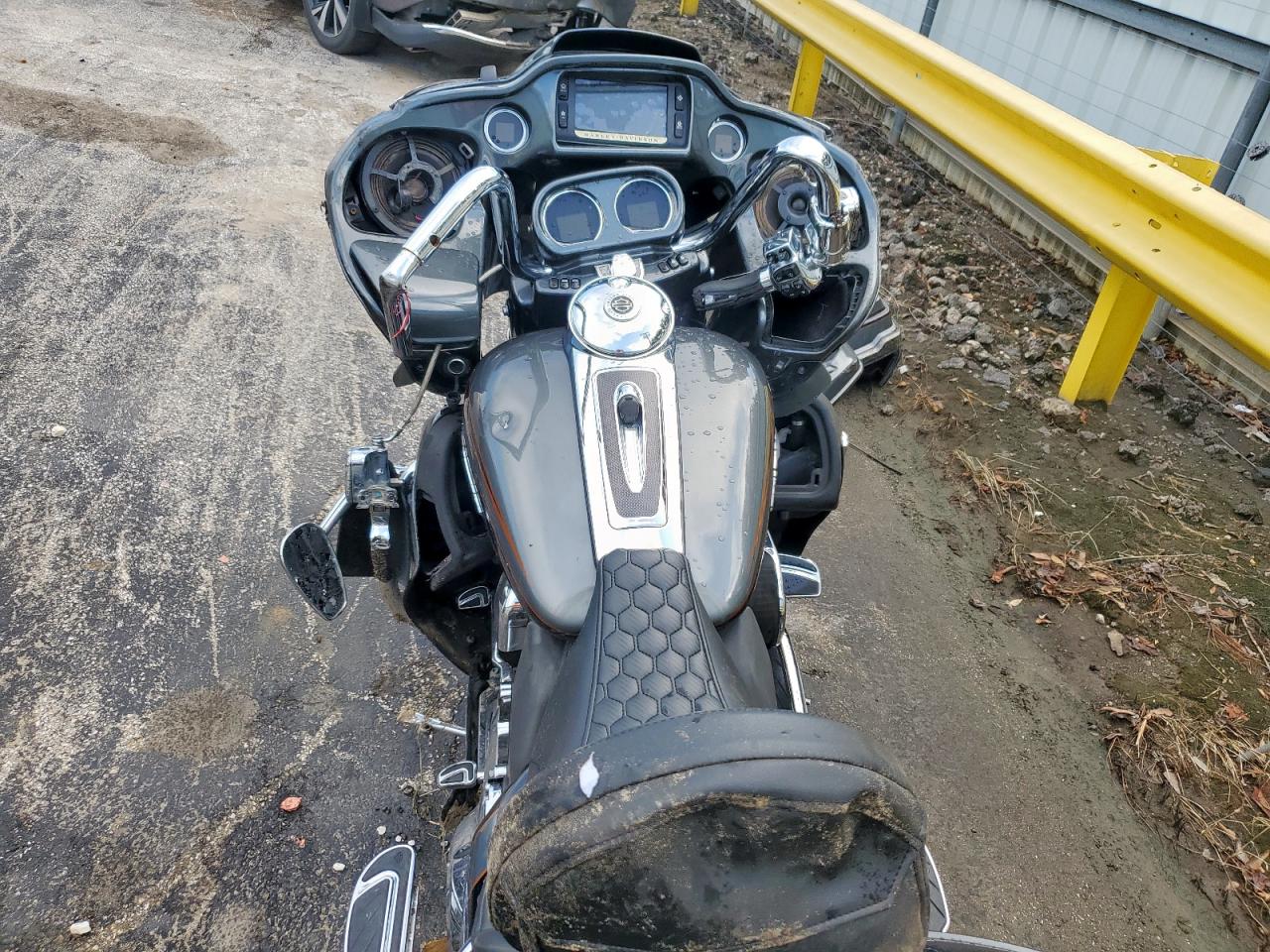 2016 Harley-Davidson Fltruse Cvo Road Glide VIN: 1HD1TAN11GB951629 Lot: 58768115