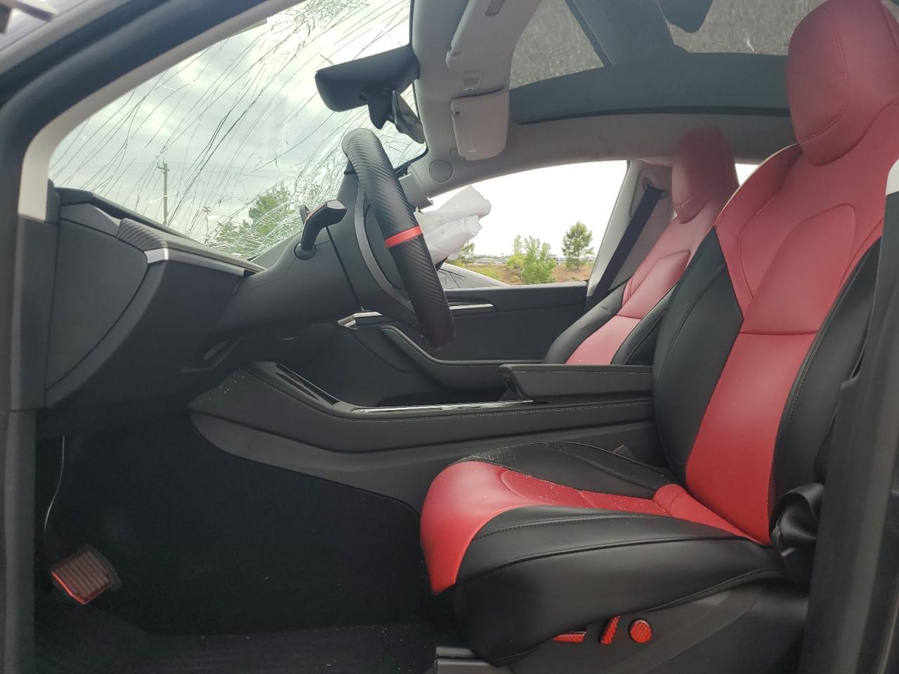 2024 Tesla Model Y VIN: 7SAYGDED4RA331714 Lot: 57043915