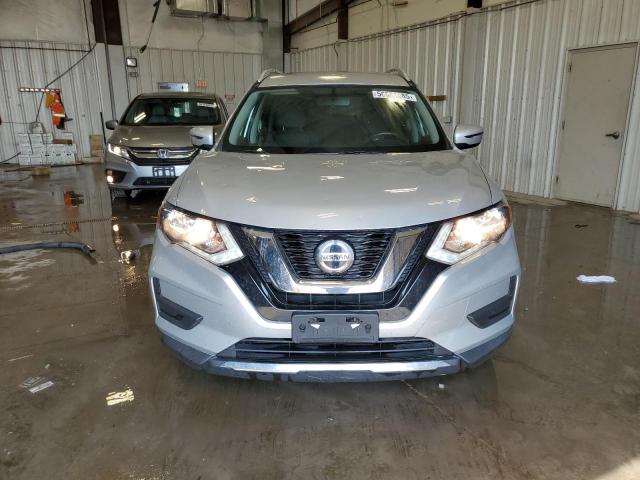  NISSAN ROGUE 2018 Srebrny