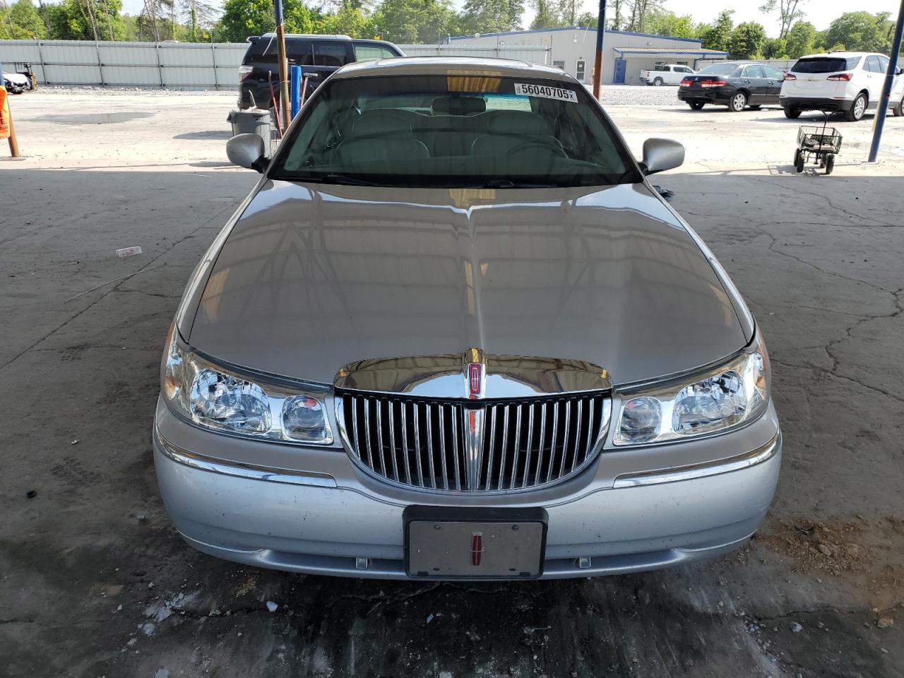 2000 Lincoln Town Car Signature VIN: 1LNHM82W3YY914145 Lot: 56040705