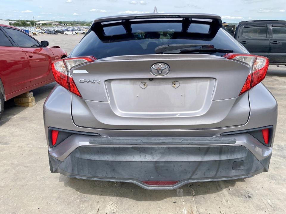  TOYOTA C-HR 2018 Сріблястий