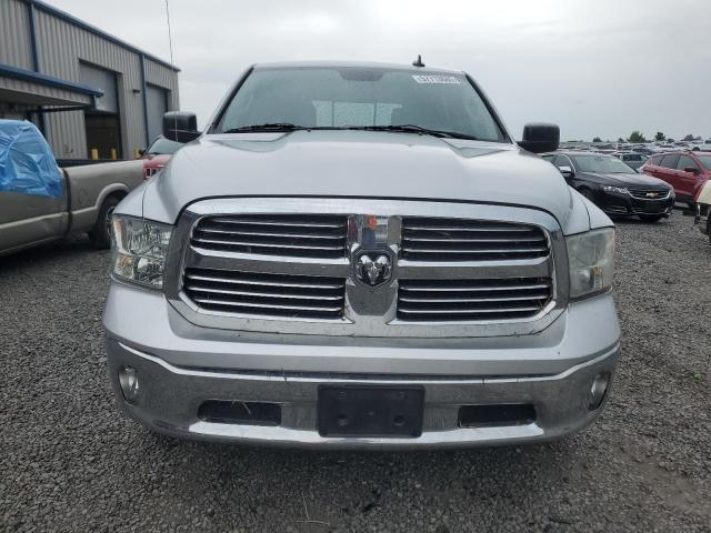 Pickups RAM 1500 2015 Srebrny
