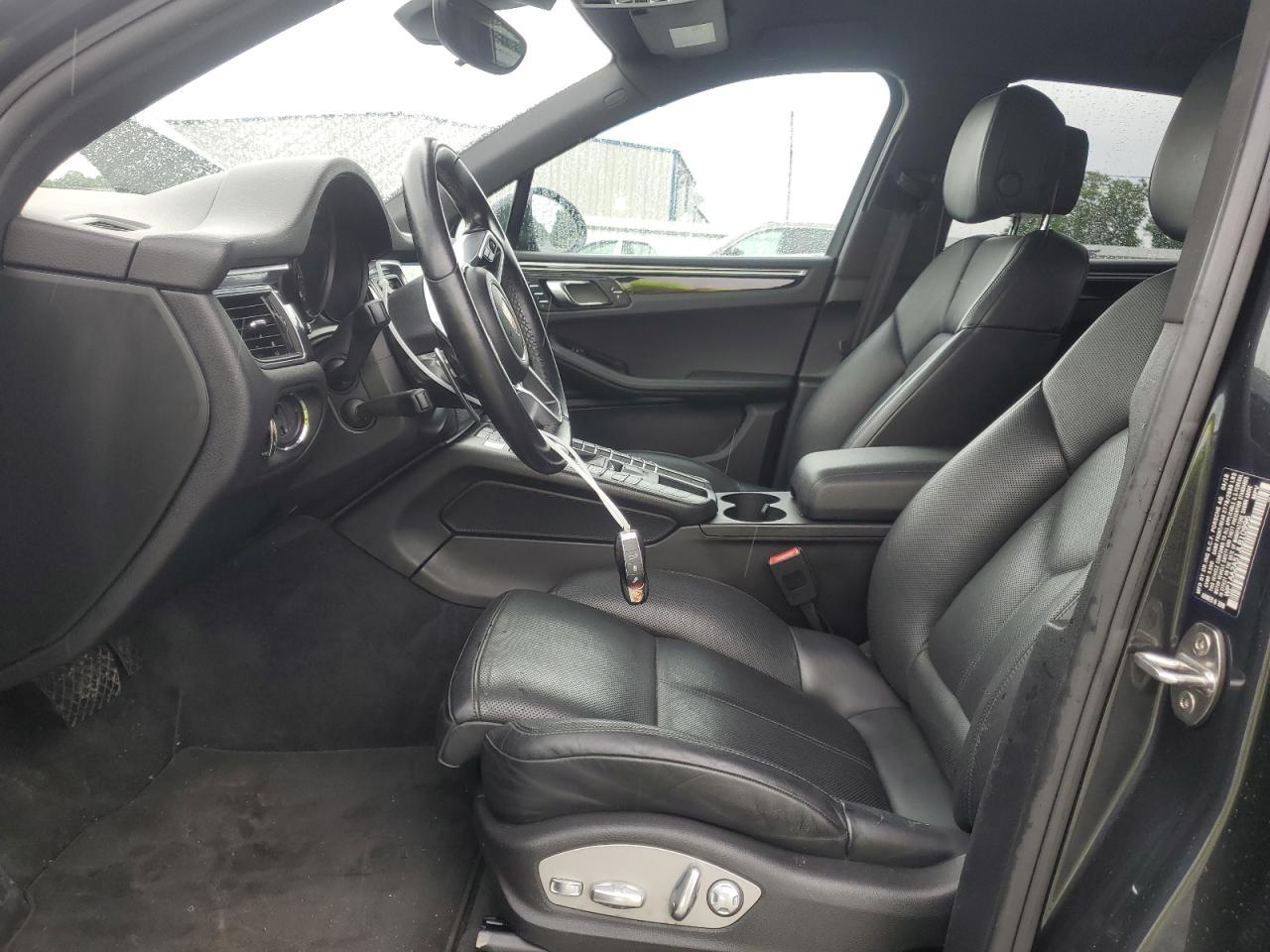 2018 Porsche Macan VIN: WP1AA2A51JLB10996 Lot: 56716675