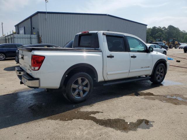  NISSAN TITAN 2015 Biały