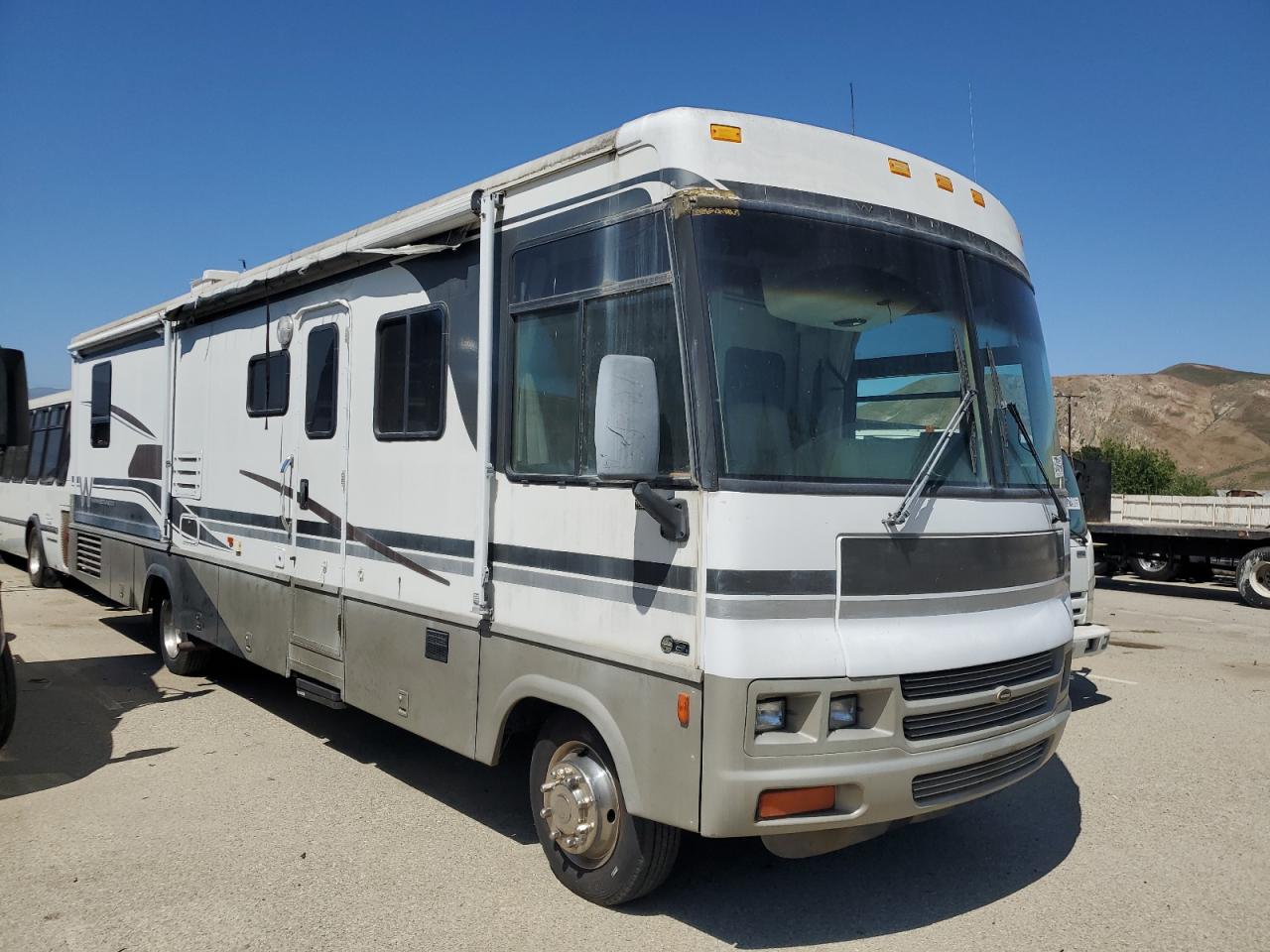 2002 Workhorse Custom Chassis Motorhome Chassis W22 იყიდება Van Nuys-ში, CA - Minor Dent/Scratches