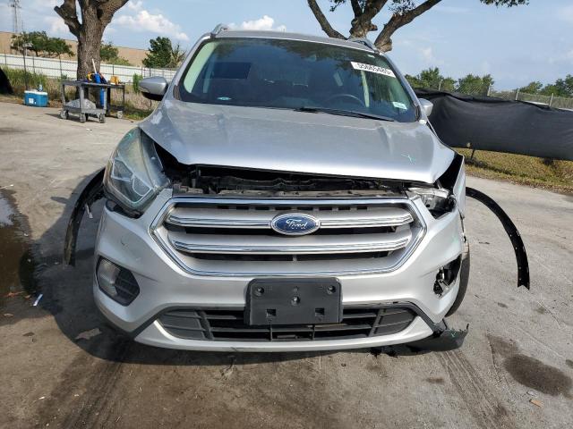  FORD ESCAPE 2017 Серебристый