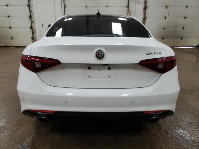  ALFA ROMEO GIULIA 2018 Білий