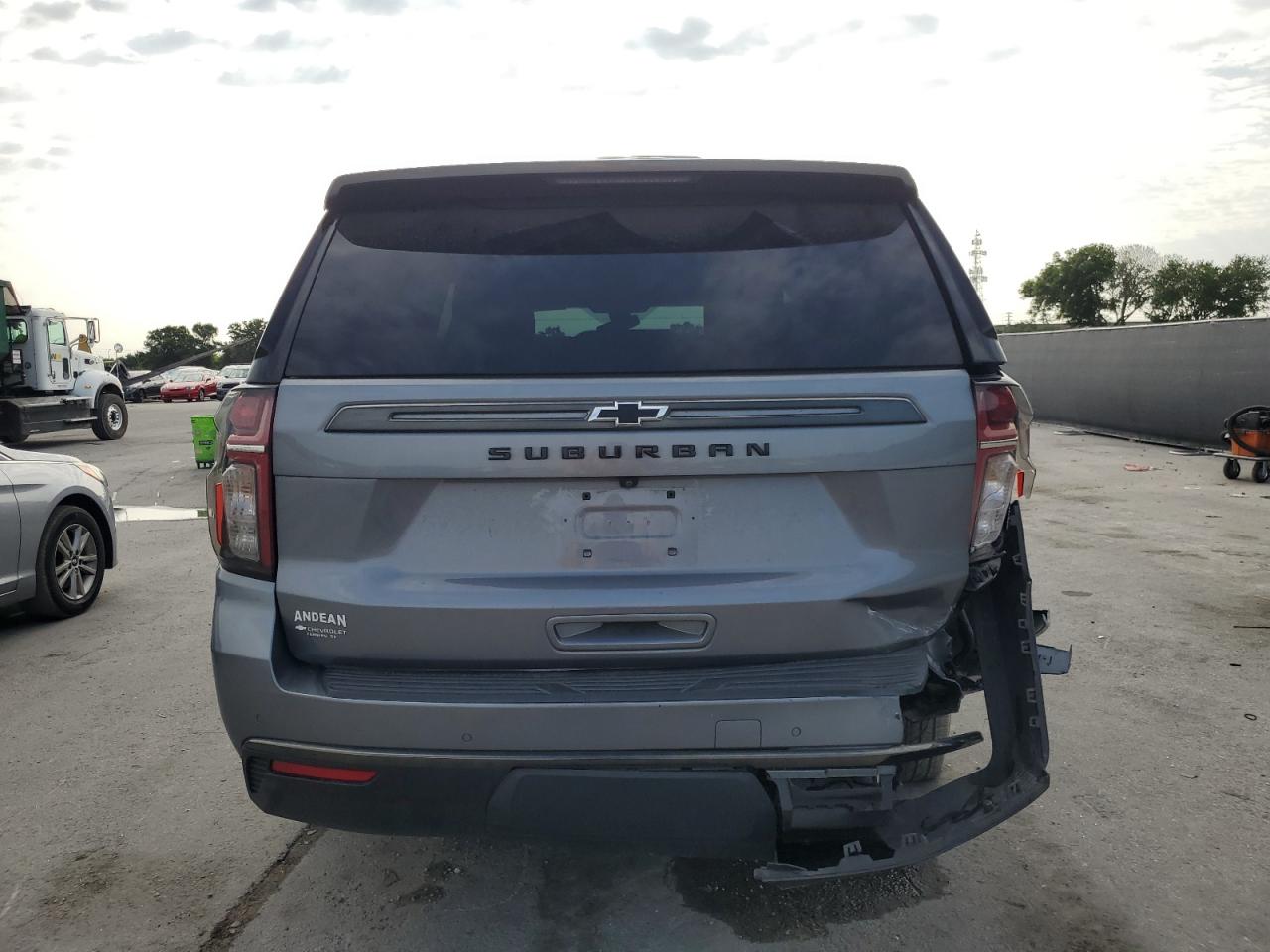2021 Chevrolet Suburban K1500 Z71 VIN: 1GNSKDKD9MR385447 Lot: 55764935