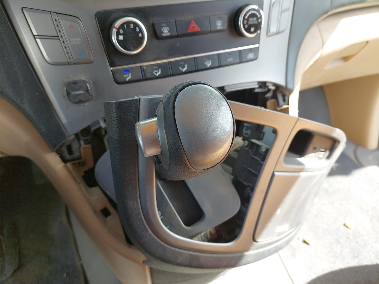 KMJWA37R0HU891015 - 2017 Hyundai H1 - #undefined