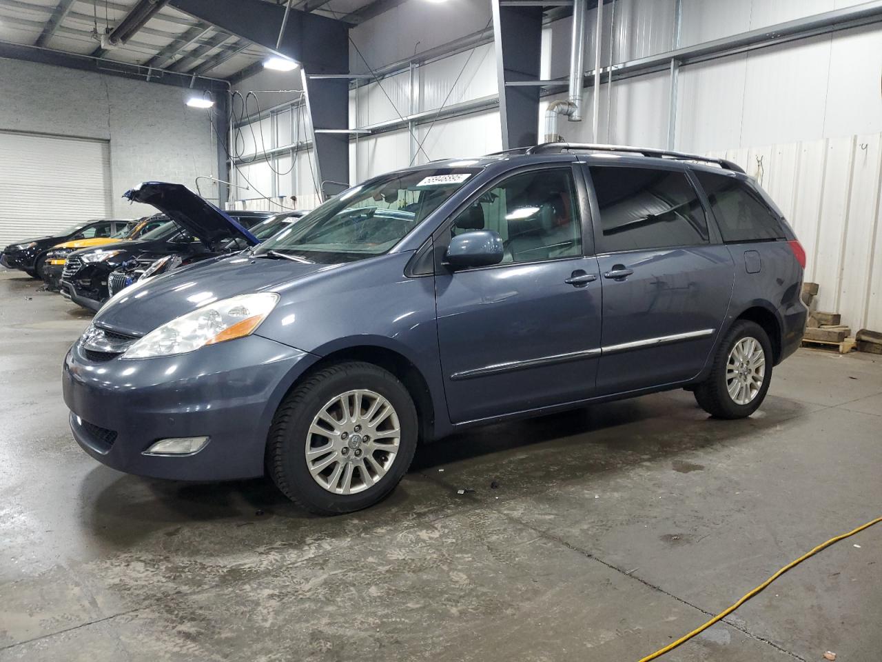 2008 Toyota Sienna Xle იყიდება Ham Lake-ში, MN - Rear End
