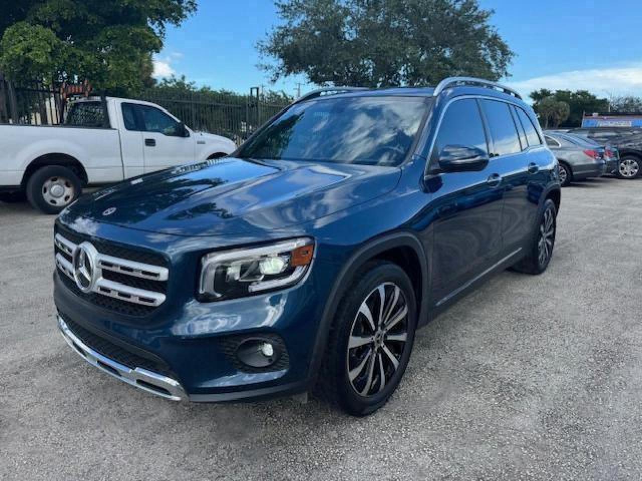 2021 Mercedes-Benz Glb 250 4Matic for Sale in Opa Locka, FL - Water/Flood