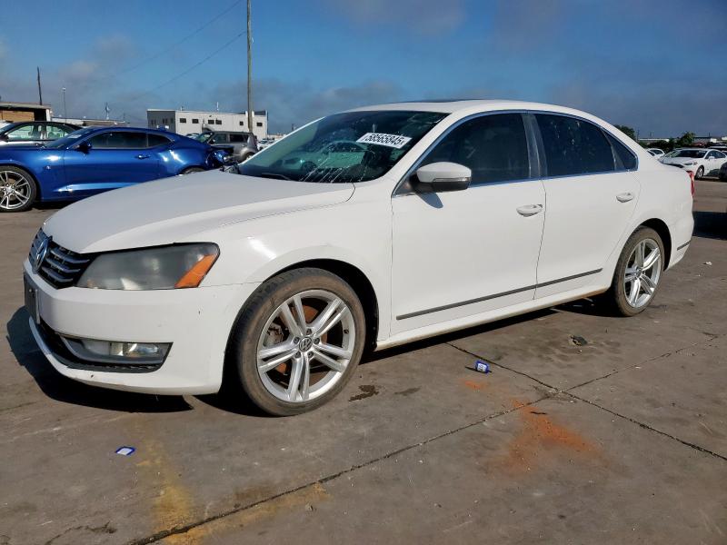 Sedans VOLKSWAGEN PASSAT 2013 Biały