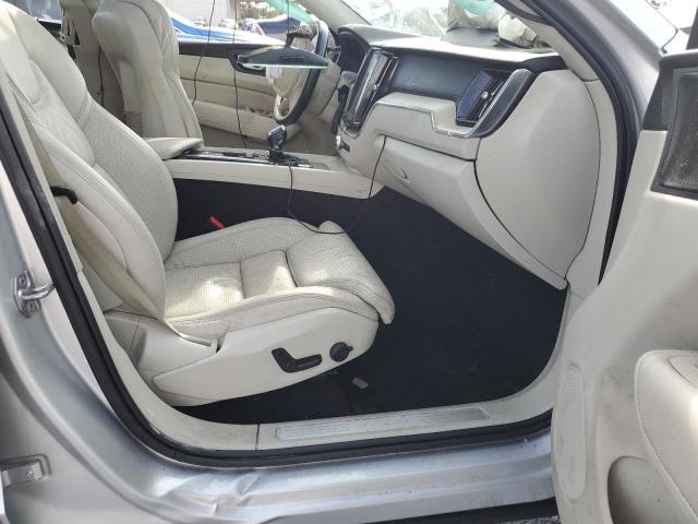  VOLVO XC60 2021 Srebrny